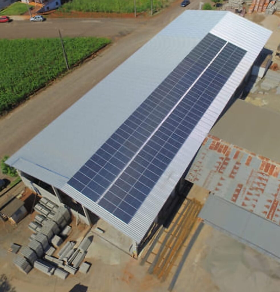Painéis fotovoltaicos Center Solar em operação